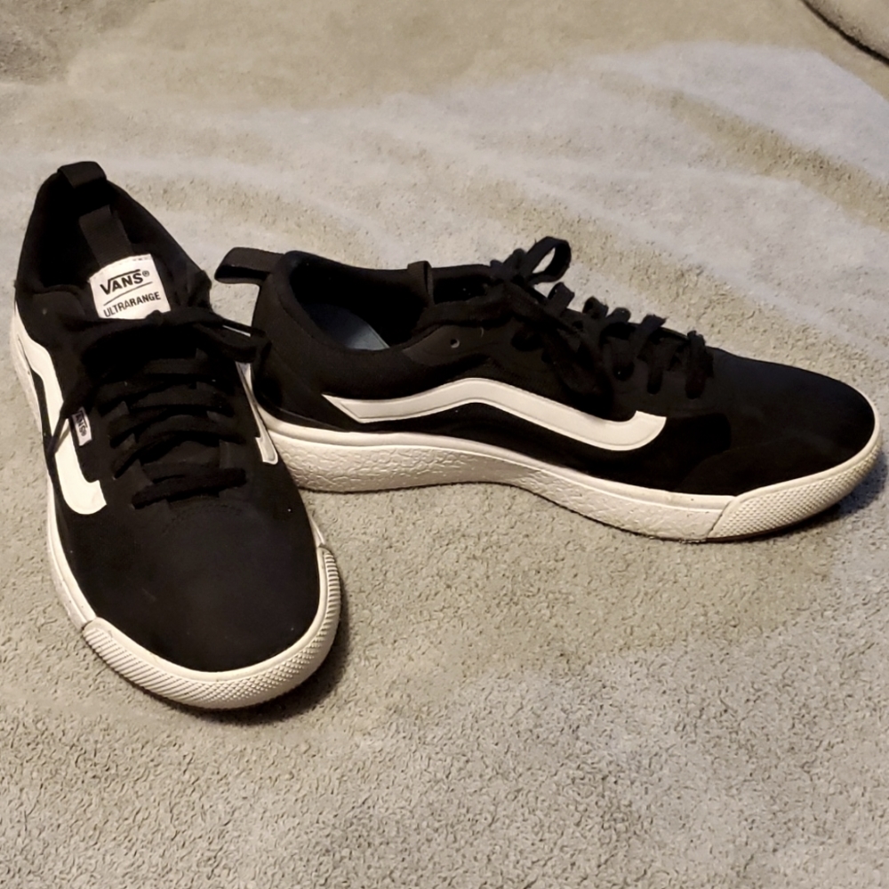 Gently Used Black Van's worn twice mens 9/women's 10.5